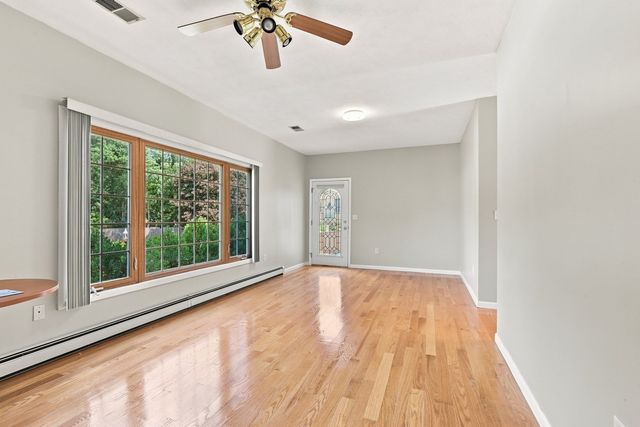 9 Sullivan Cir, Stoneham, MA 02180