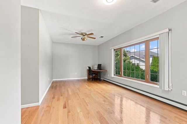 9 Sullivan Cir, Stoneham, MA 02180