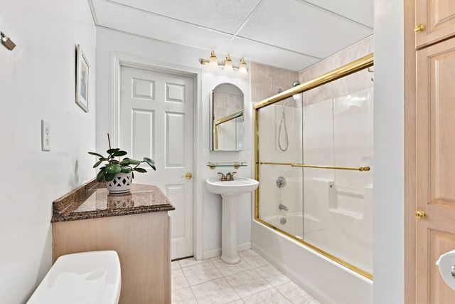 9 Sullivan Cir, Stoneham, MA 02180