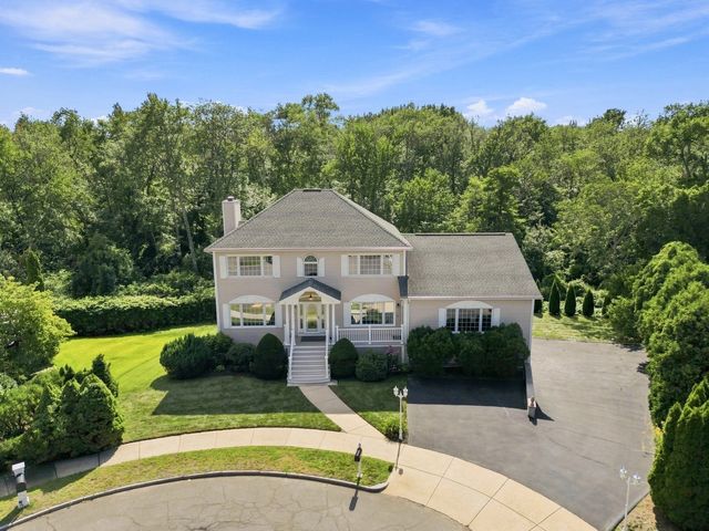 9 Sullivan Cir, Stoneham, MA 02180