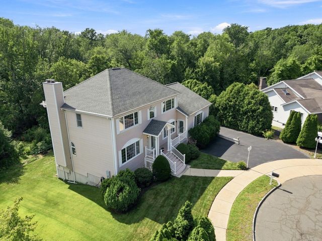 9 Sullivan Cir, Stoneham, MA 02180