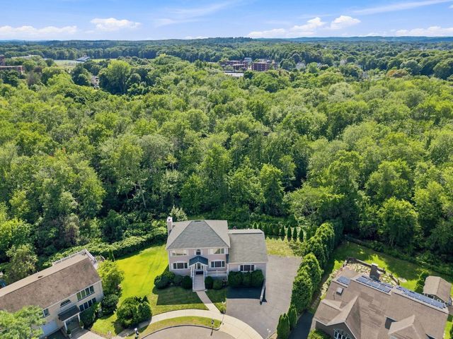9 Sullivan Cir, Stoneham, MA 02180