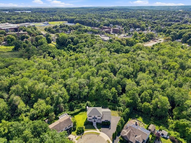9 Sullivan Cir, Stoneham, MA 02180
