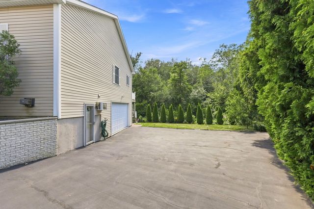 9 Sullivan Cir, Stoneham, MA 02180