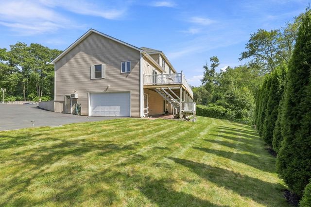 9 Sullivan Cir, Stoneham, MA 02180