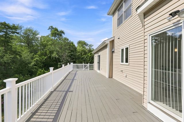9 Sullivan Cir, Stoneham, MA 02180