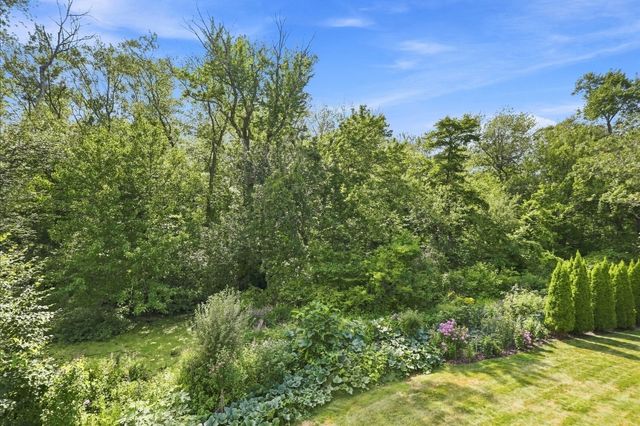 9 Sullivan Cir, Stoneham, MA 02180