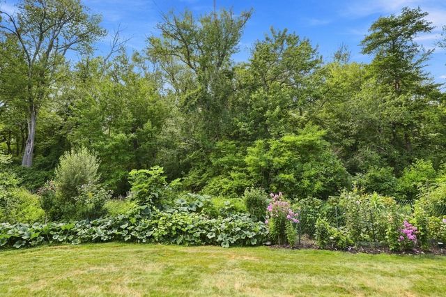 9 Sullivan Cir, Stoneham, MA 02180