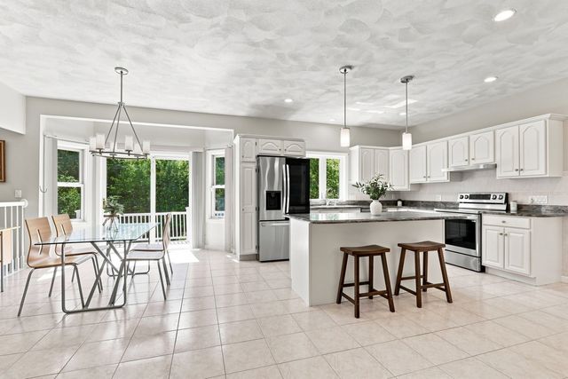 9 Sullivan Cir, Stoneham, MA 02180