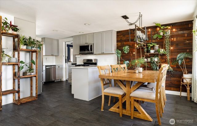 1440 NE 7th Place, Oak Harbor, WA 98277