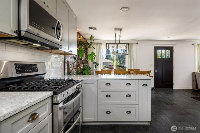 1440 NE 7th Place, Oak Harbor, WA 98277