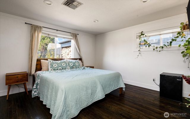 1440 NE 7th Place, Oak Harbor, WA 98277