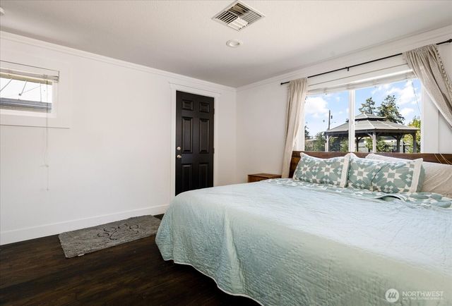 1440 NE 7th Place, Oak Harbor, WA 98277
