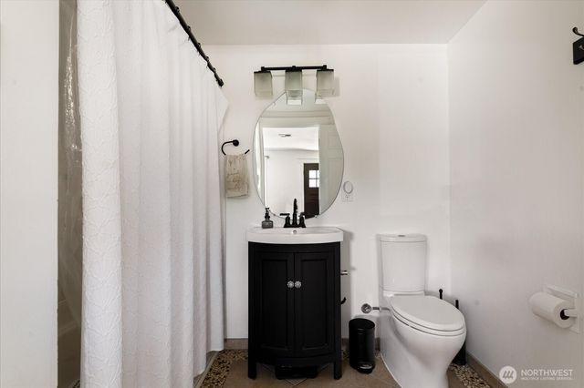 1440 NE 7th Place, Oak Harbor, WA 98277