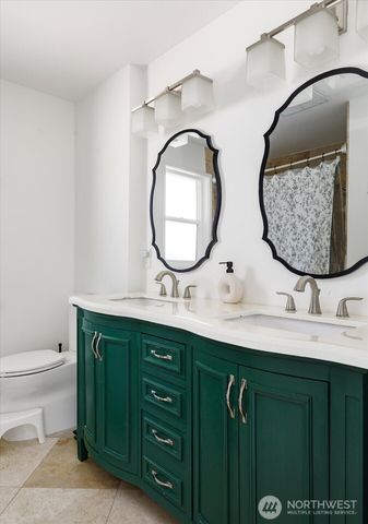 1440 NE 7th Place, Oak Harbor, WA 98277