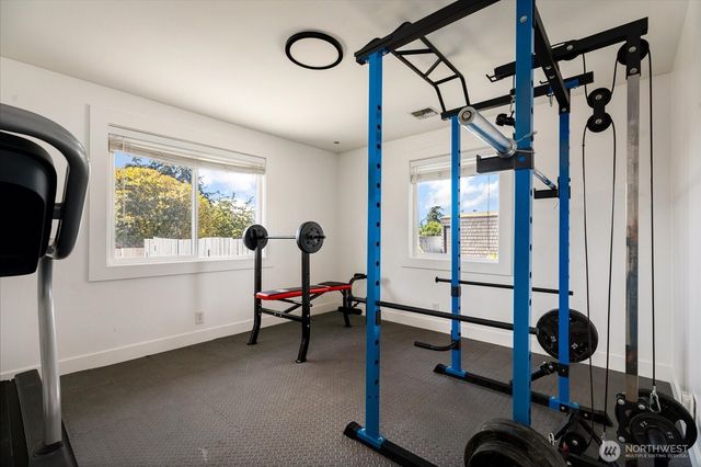 1440 NE 7th Place, Oak Harbor, WA 98277