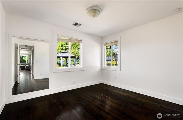 1440 NE 7th Place, Oak Harbor, WA 98277
