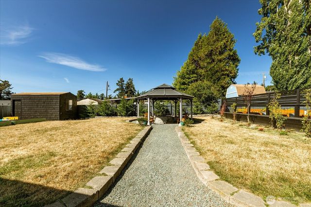 1440 NE 7th Place, Oak Harbor, WA 98277