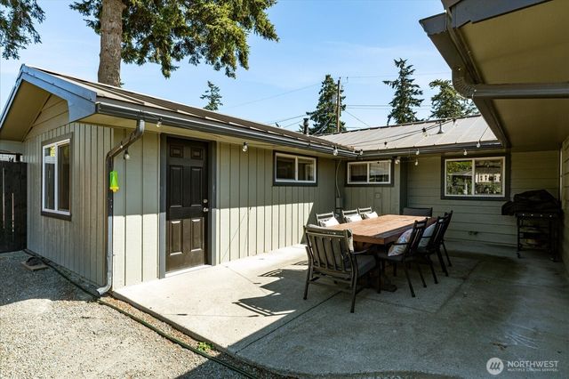 1440 NE 7th Place, Oak Harbor, WA 98277
