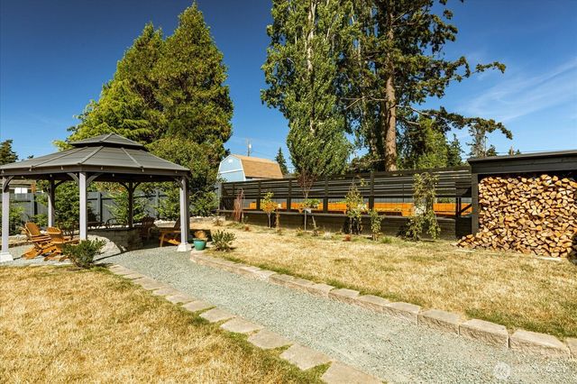 1440 NE 7th Place, Oak Harbor, WA 98277