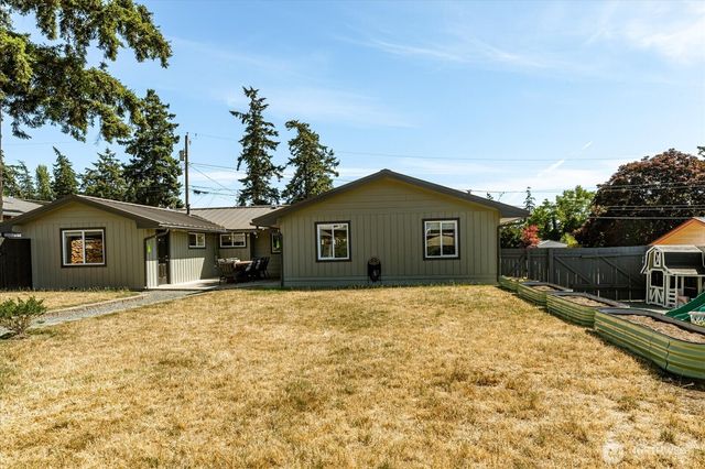 1440 NE 7th Place, Oak Harbor, WA 98277
