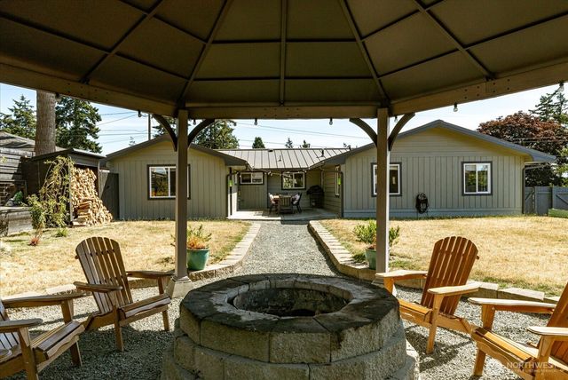 1440 NE 7th Place, Oak Harbor, WA 98277