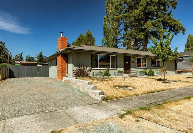 1440 NE 7th Place, Oak Harbor, WA 98277