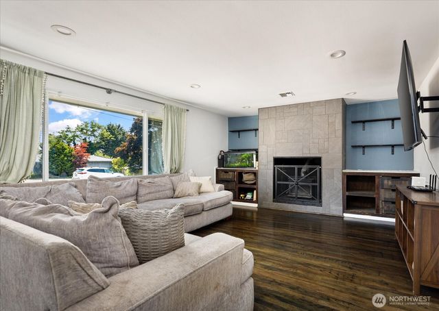 1440 NE 7th Place, Oak Harbor, WA 98277