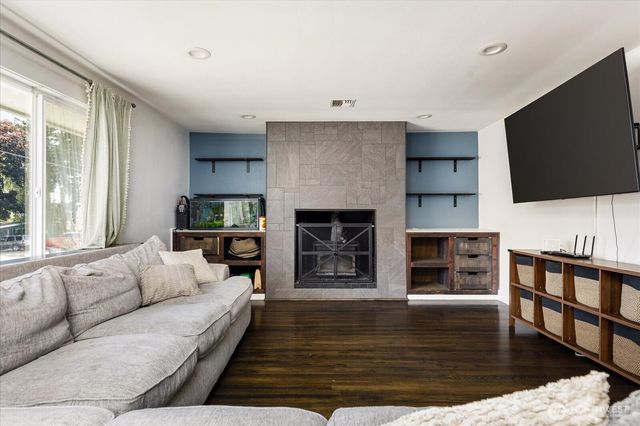 1440 NE 7th Place, Oak Harbor, WA 98277