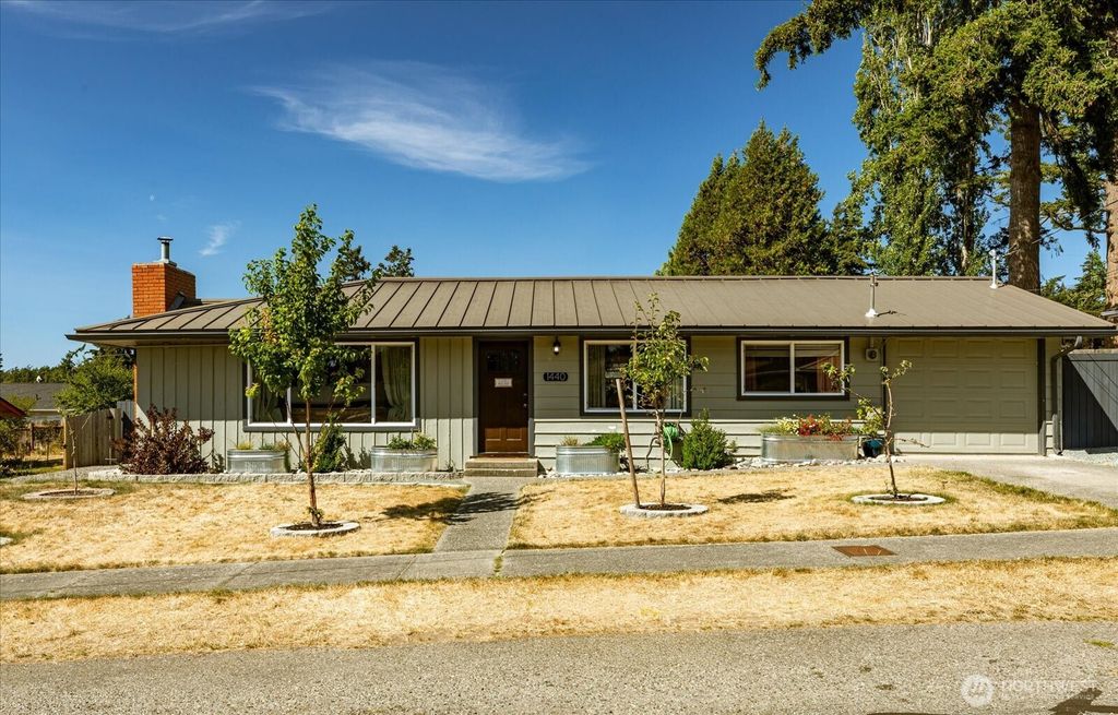 1440 NE 7th Place, Oak Harbor, WA 98277