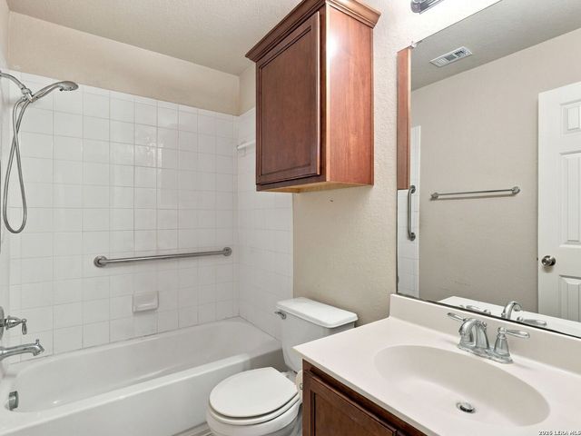 550 Briggs Dr, New Braunfels, TX 78130