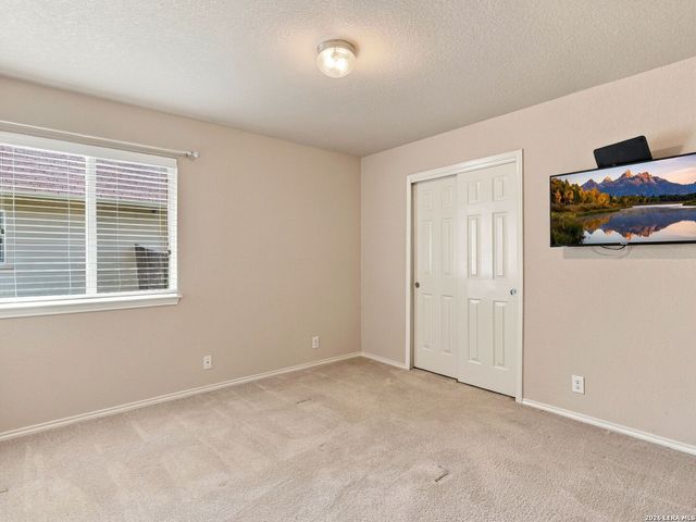 550 Briggs Dr, New Braunfels, TX 78130