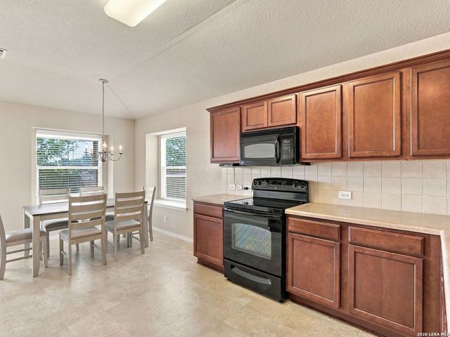 550 Briggs Dr, New Braunfels, TX 78130