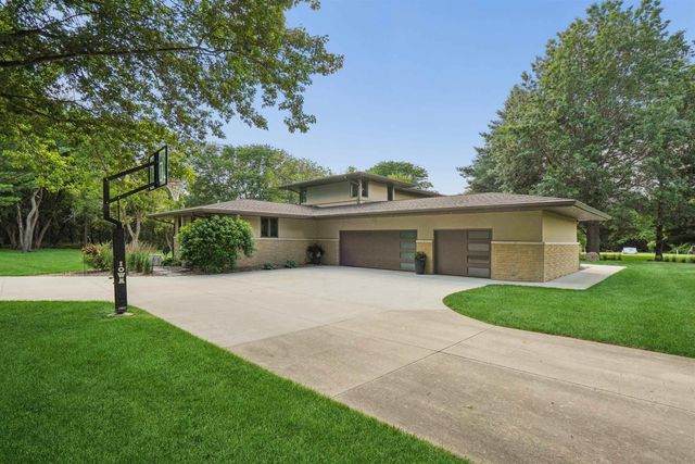 9044 Beaver Meadows Lane, Cedar Falls, IA 50613