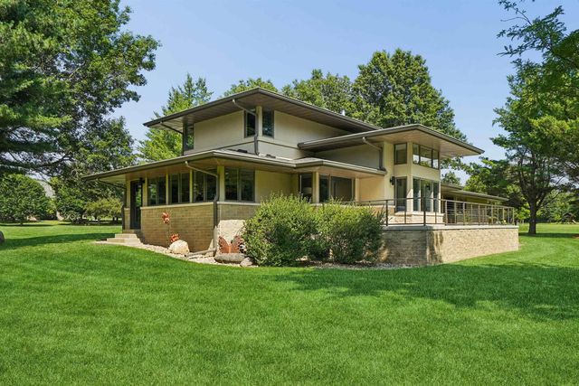 9044 Beaver Meadows Lane, Cedar Falls, IA 50613
