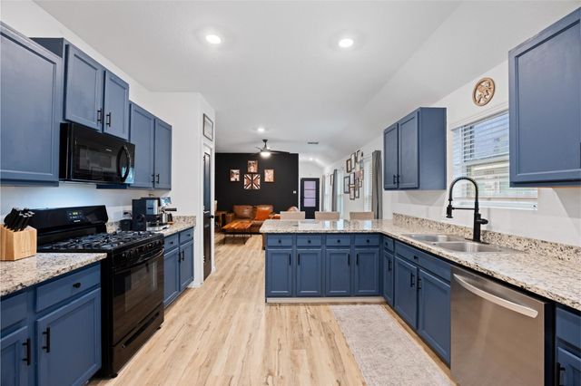 10417 Pineland Drive, Willis, TX 77378