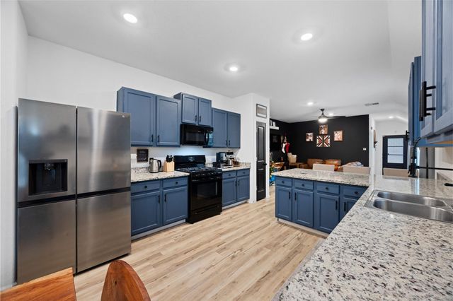 10417 Pineland Drive, Willis, TX 77378
