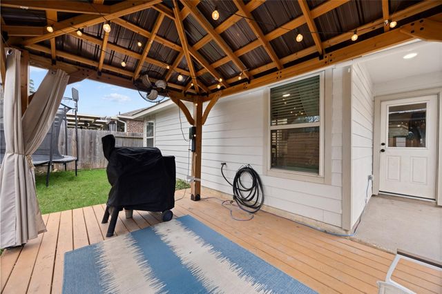 10417 Pineland Drive, Willis, TX 77378