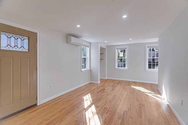 32 Northey 32, Salem, MA 01970