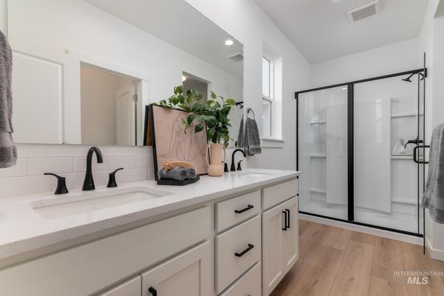 14726 Wing Spread Dr, Caldwell, ID 83607