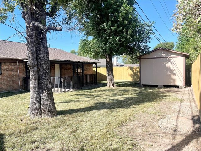 927 Greatwood Drive, Houston, TX 77013