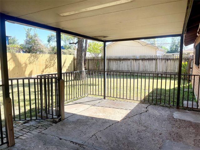 927 Greatwood Drive, Houston, TX 77013