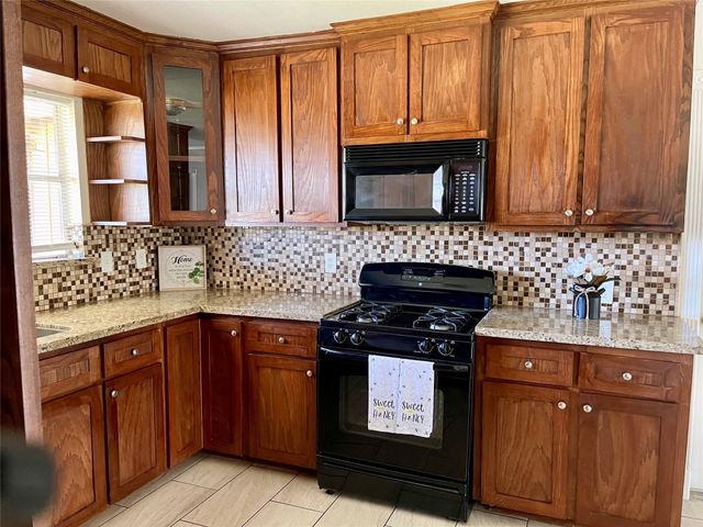 927 Greatwood Drive, Houston, TX 77013