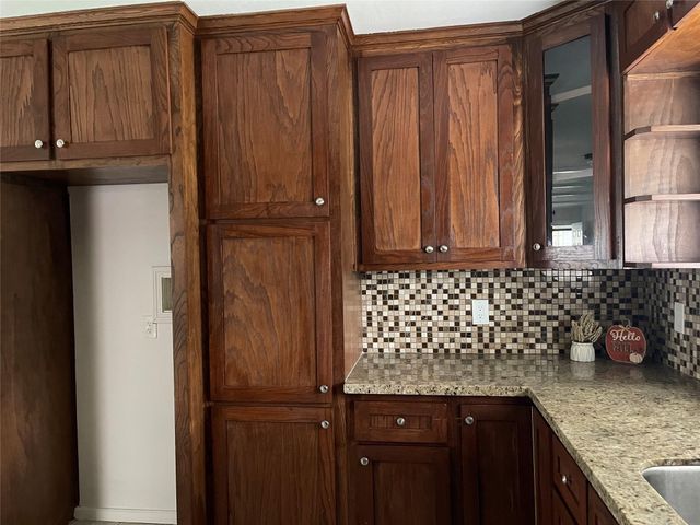 927 Greatwood Drive, Houston, TX 77013