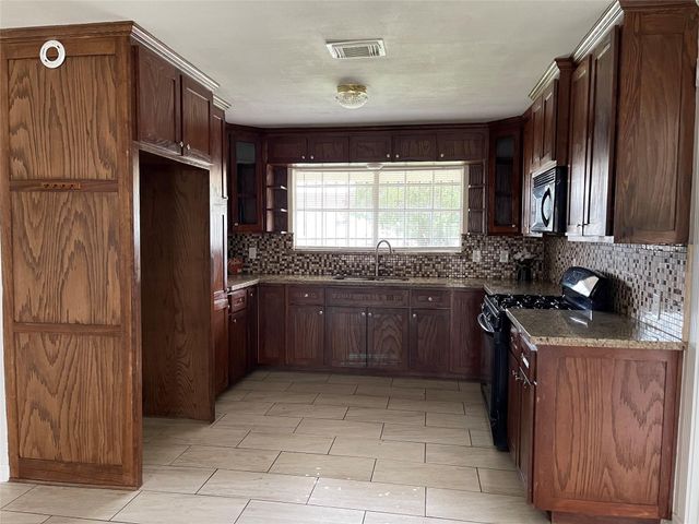 927 Greatwood Drive, Houston, TX 77013