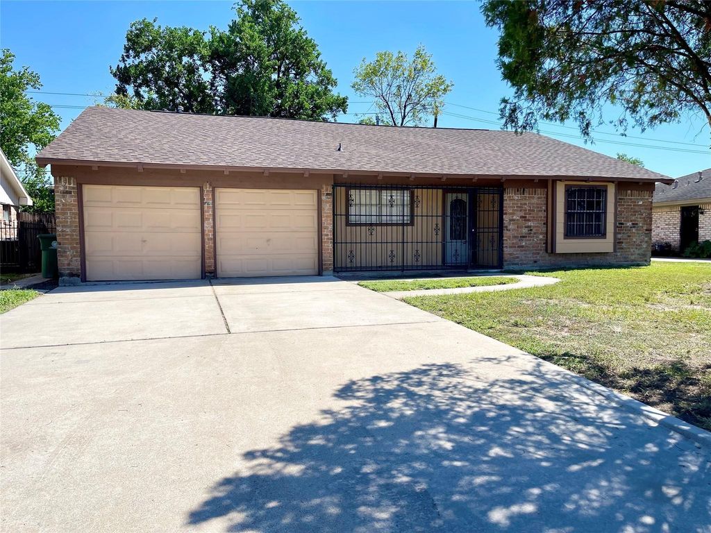927 Greatwood Drive, Houston, TX 77013