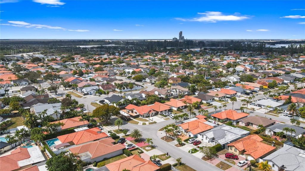 Image 11 of property listing at 800 NW 133rd Ave, Miami, FL 33182