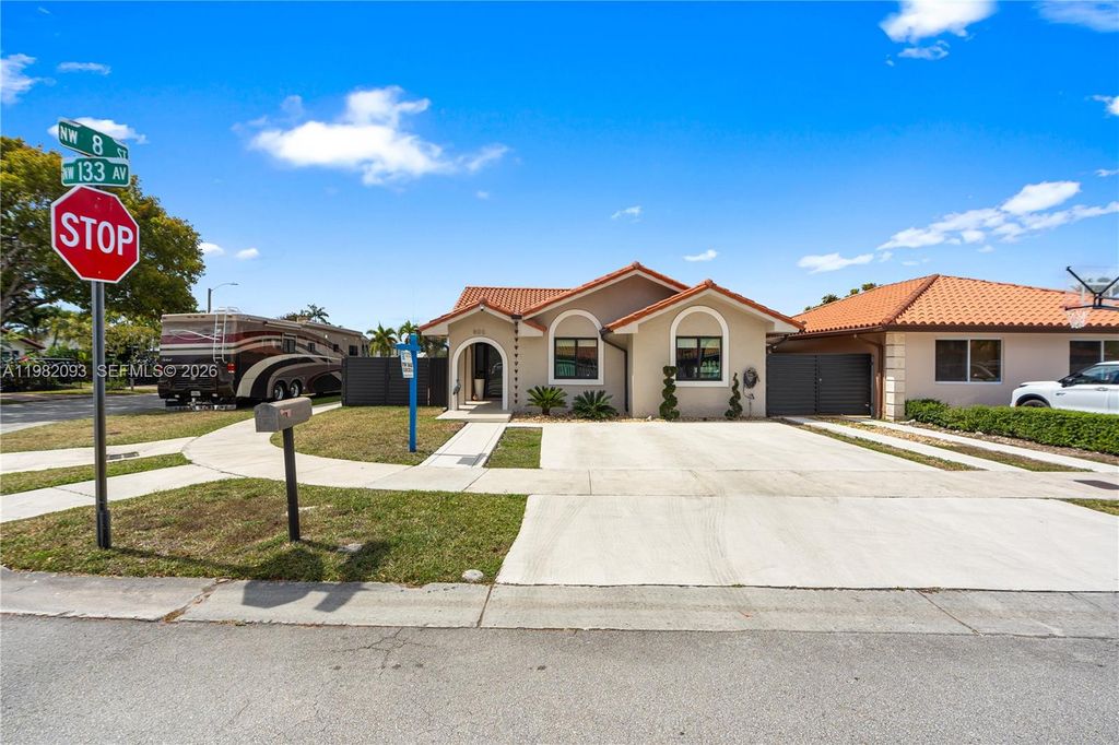 Image 13 of property listing at 800 NW 133rd Ave, Miami, FL 33182