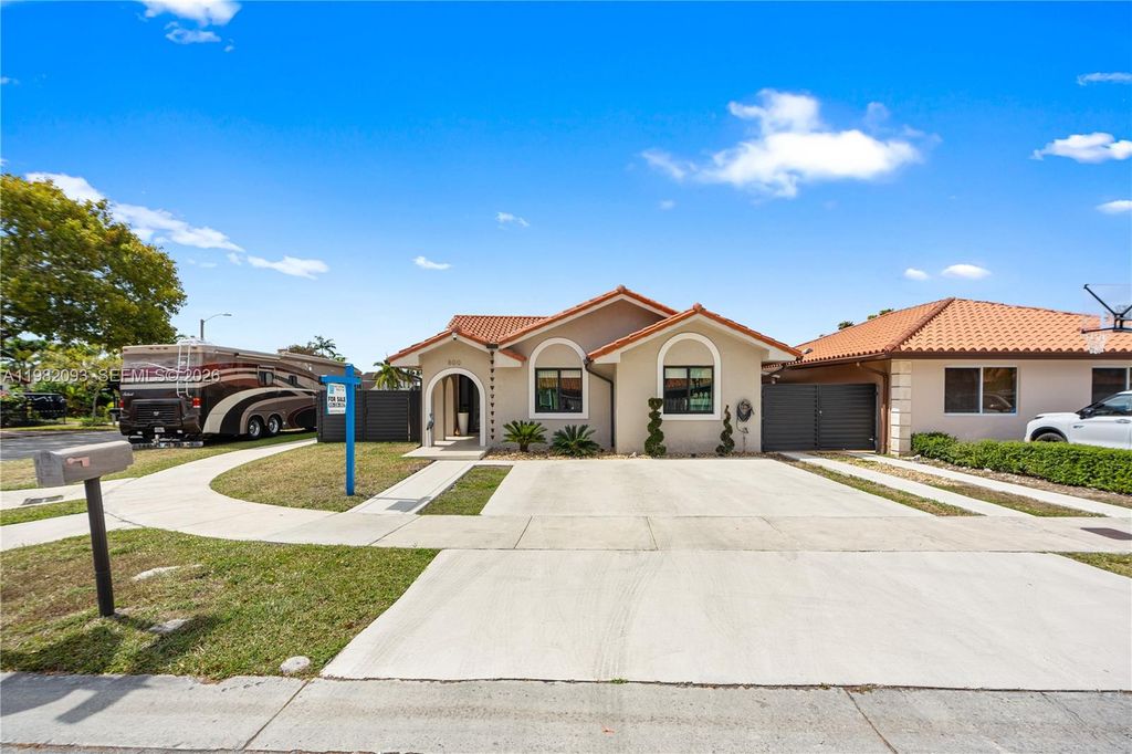 Image 14 of property listing at 800 NW 133rd Ave, Miami, FL 33182