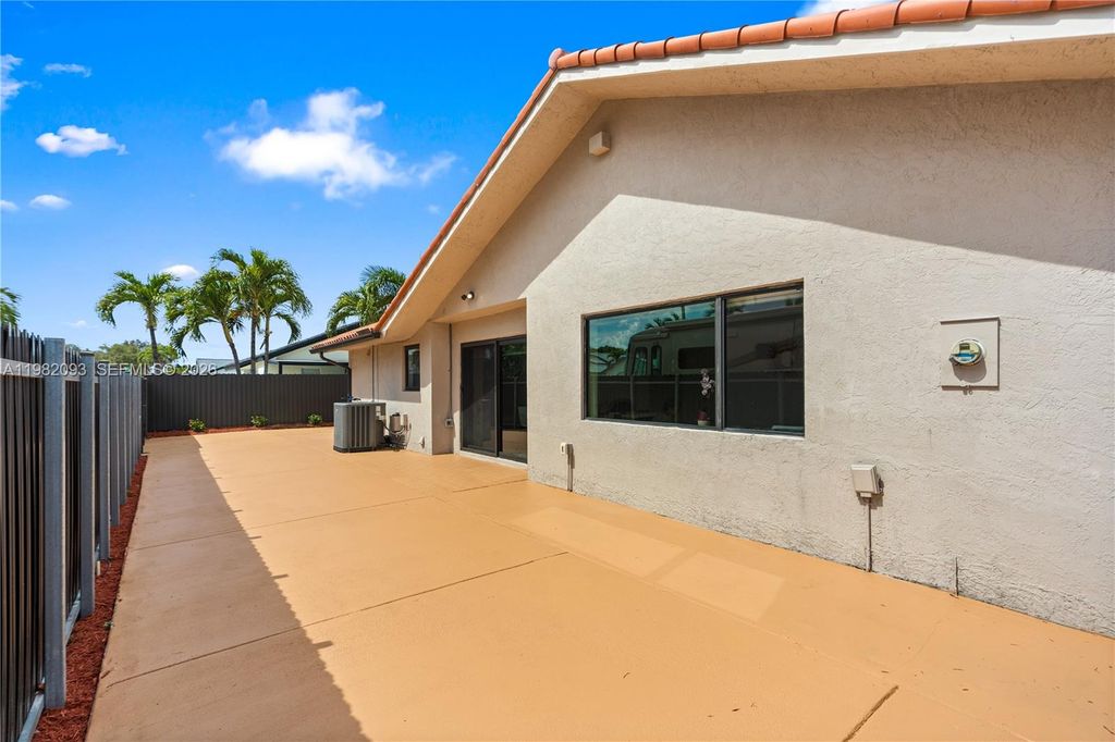 Image 18 of property listing at 800 NW 133rd Ave, Miami, FL 33182